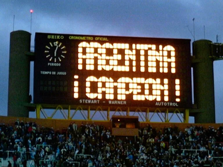 Este 25 de junio se cumplen 48 años de la histórica conquista de la Selección argentina en el Mundial de 1978. Con Mario Kempes como figura, el equipo de César Luis Menotti derrotó a Países Bajos en el Monumental y obtuvo la primera Copa del Mundo de su historia.