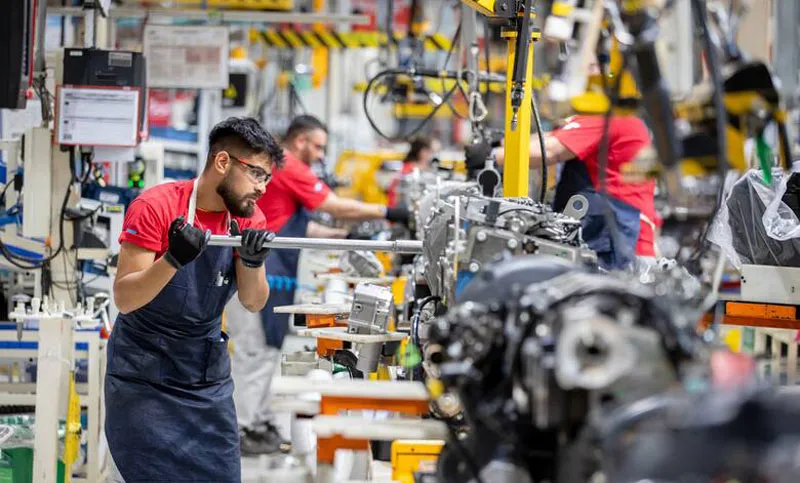 El Gobierno redujo las retenciones para unos 1.000 productos industriales y prevé eliminarlas en 2027 2 auto