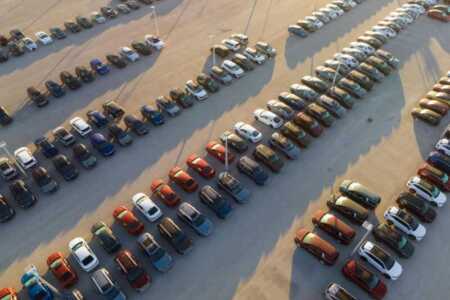 El sector automotor acumula cerca de 140.000 vehículos en stock, mientras concesionarios y terminales buscan impulsar las ventas con promociones y financiación.