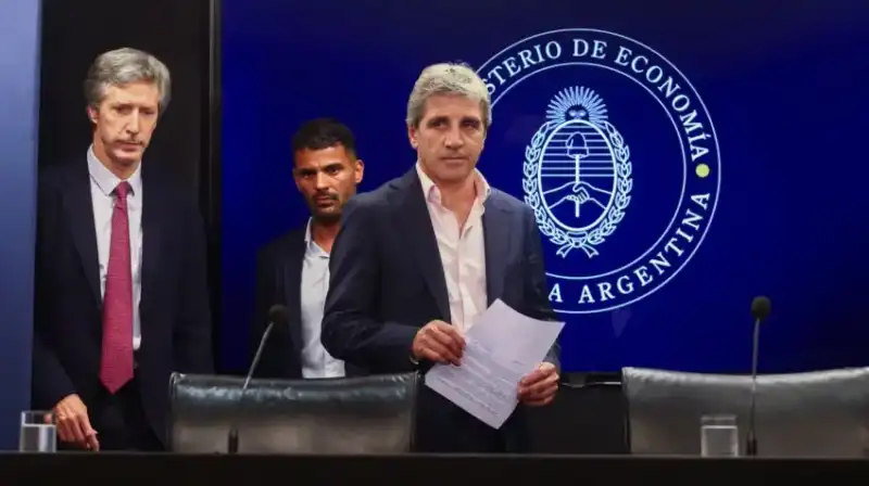 El Gobierno canjeó deuda con el BCRA y redujo un vencimiento por $20 billones previsto para fines de junio El Gobierno canjeó deuda con el BCRA y redujo un vencimiento por $20 billones previsto para fines de junio.