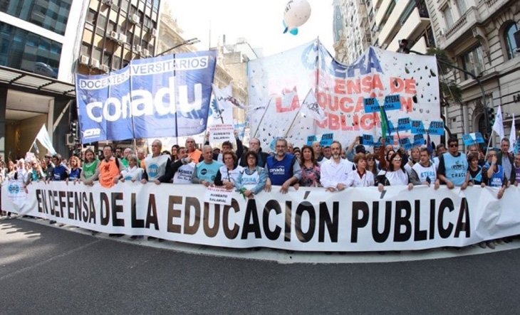 Argentina y la confianza institucional: educación superior arriba, política en el fondo confianza