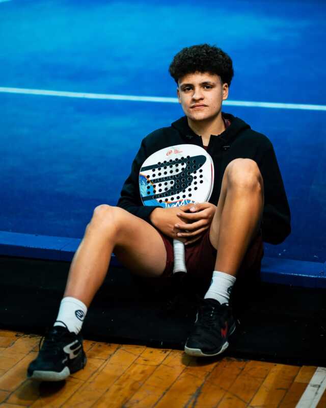 Santino Contreras: "Jugar un Premier Padel era un sueño que tenía desde chico" 7 Santino Contreras, la gran promesa del pádel argentino nacida en El Soberbio, habló sobre su presente en Europa, su histórico paso por el Buenos Aires Premier Padel, sus sacrificios para llegar a la élite y los objetivos que persigue en el circuito internacional.
