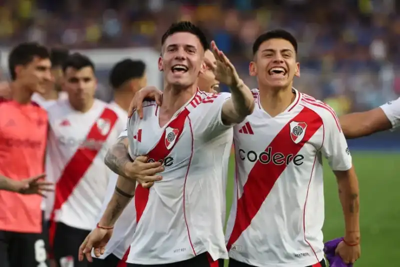 Bombazo en River: van por los regresos de Mastantuono y Echeverri River prepara un mercado de pases ambicioso y busca repatriar a Franco Mastantuono y Claudio Echeverri. El club consultará a Real Madrid y Manchester City por posibles préstamos.