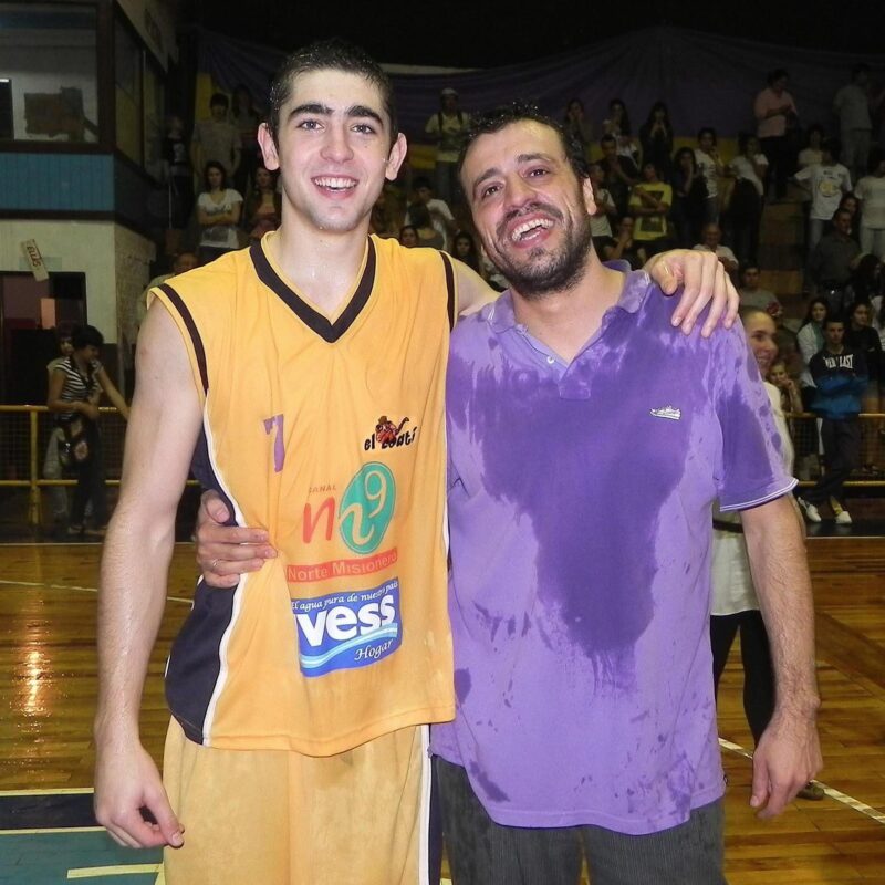 CAPRI y El Coatí definirán el título del Apertura de la Liga Provincial de Básquet 4 CAPRI eliminó a OTC y El Coatí dejó afuera a Mitre. Ambos definirán desde este viernes el título del Torneo Apertura 2026 de la Liga Provincial de Básquet