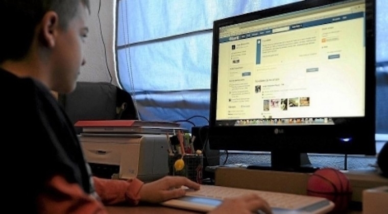 Aryathne Bar explicó los alcances de la futura ley de protección de niños y adolescentes en entornos digitales 3 Misiones avanza con una normativa que apunta a proteger a menores frente a las apuestas online, el grooming, la sextorsión y otras formas de violencia digital.