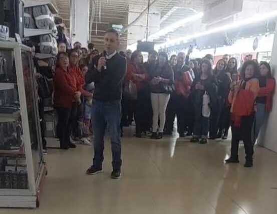 Directivos de La Anónima recibieron a sus empleados y garantizaron las categorías y antigüedades la anonima preapertura 2 e1781004990996 - 2