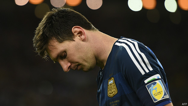 Messi se despide de la Selección: el recuerdo de un periodista misionero que cubrió su último Mundial 7 Julio Quiñonez, periodista misionero, recordó sus coberturas junto a Messi y contó qué significa la despedida del capitán de la Selección Argentina.