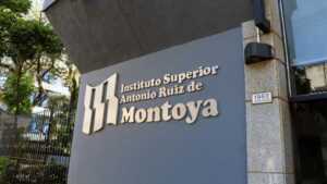 El Instituto Superior Antonio Ruiz de Montoya emitió un comunicado oficial sobre una denuncia que involucra a estudiantes. Aseguró que los hechos habrían ocurrido fuera del ámbito institucional y que ya se activaron los protocolos correspondientes.