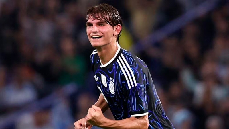 Emiliano Buendía fue alertado por la Selección Argentina ante una posible baja por lesión antes del Mundial 2026. Nicolás Paz es seguido de cerca por el cuerpo técnico de Lionel Scaloni.