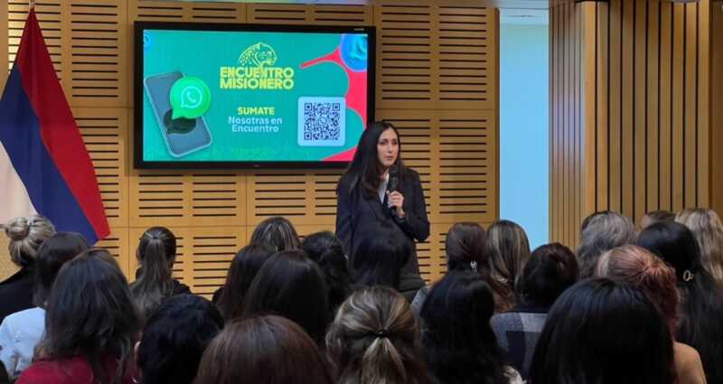 Encuentro Misionero lanzó su espacio de mujeres con una masiva convocatoria en la Legislatura 2 Encuentro Misionero realizó su primer encuentro de mujeres en la Cámara de Representantes de Misiones. Participaron referentes de distintos sectores sociales, educativos y políticos, con el objetivo de fortalecer la participación femenina en toda la provincia.