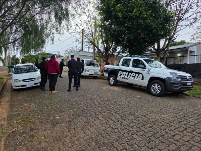 Efectivos policiales secuestraron tres perros de raza pitbull en el marco de una investigación por denuncias de agresividad.