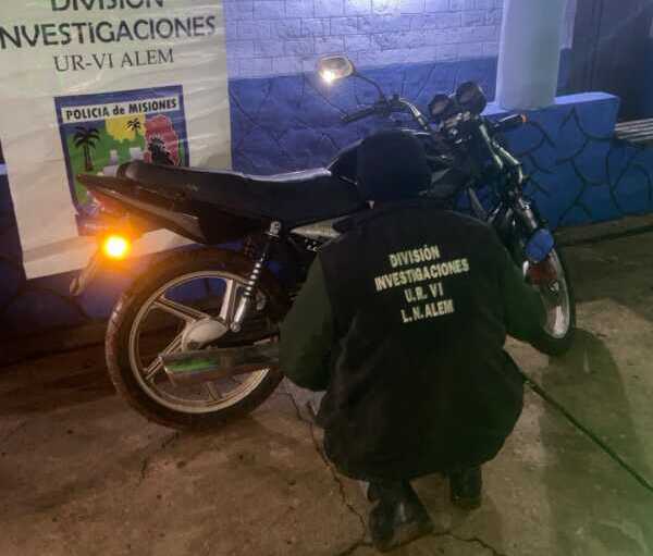 Alem: ingresó armado a la casa de una jubilada, escapó y fue detenido cuando intentaba tomar un colectivo 3 policia alem 2 e1782384437984 - 2
