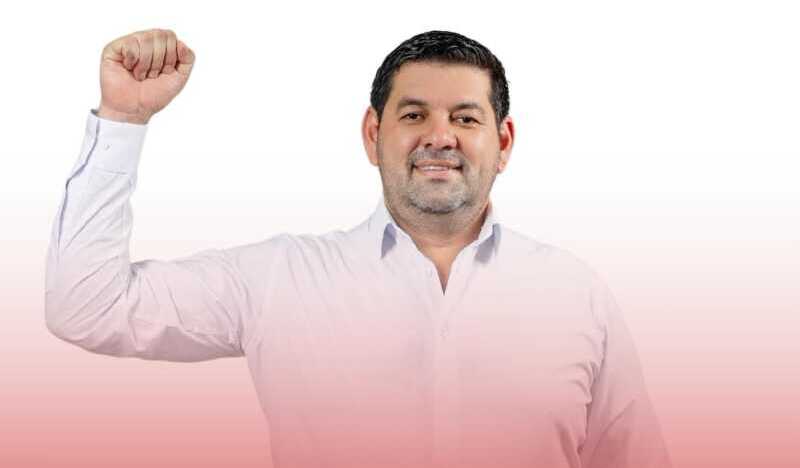 José Talavera, precandidato a la intendencia de Itakyry, denunció que fue emboscado a tiros mientras regresaba de una actividad política. Tanto él como su chofer resultaron ilesos y la Policía investiga el ataque ocurrido a pocos días de las internas partidarias en Paraguay.