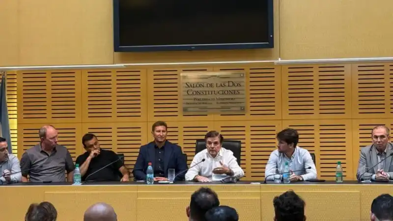 Stelatto evitó hablar de una candidatura en 2027: “Hoy la gente piensa en llegar al día de mañana” rovira nuevo encuentro 1024x576 1 - 1