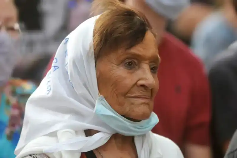 Adiós a Taty Almeida, la mujer que hizo del dolor una causa de todos 1 Taty Almeida dedicó casi medio siglo a la búsqueda de justicia por los desaparecidos y se convirtió en una referencia central de los derechos humanos en Argentina.