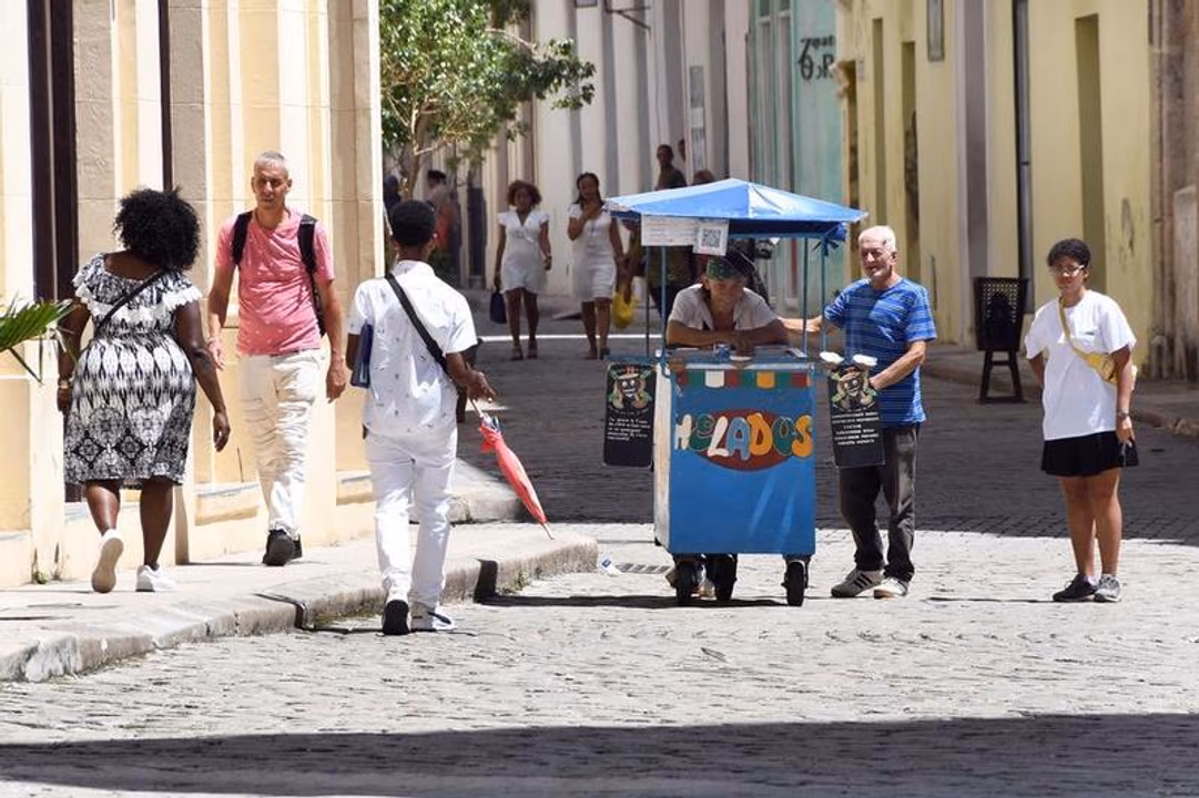 Cuba restableció el servicio eléctrico tras otro apagón masivo 8 720 2 - 7