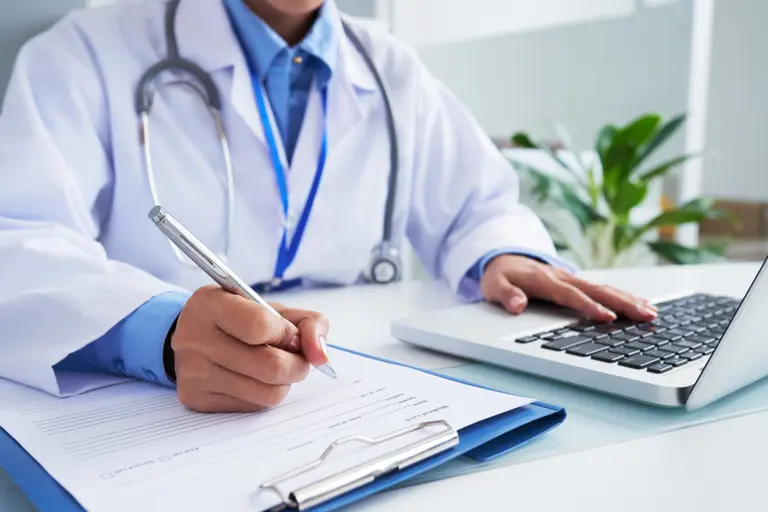 La Corte Suprema resolvió que las prepagas no deberán cubrir el medicamento más caro si existe una alternativa nacional equivalente 2 Agosto aumento prepaga - 1