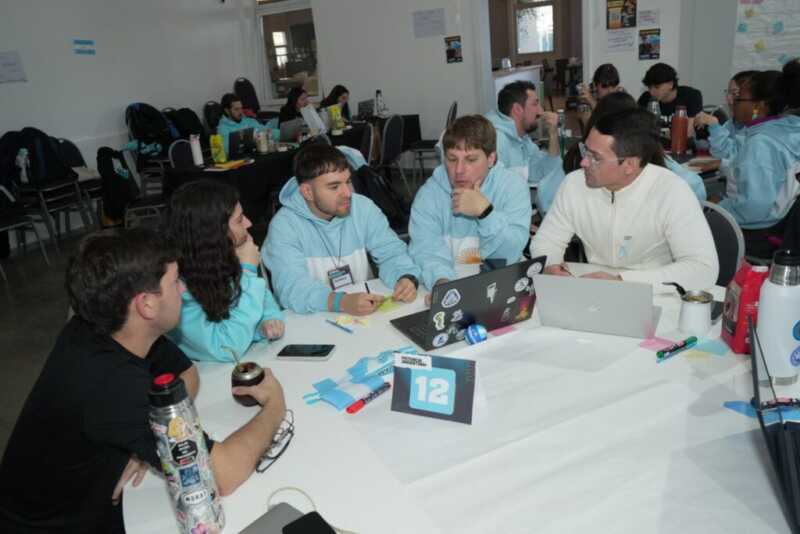 Potencia Argentina abrió una nueva convocatoria para otorgar 100 becas de formación en liderazgo político y público 2 Becas