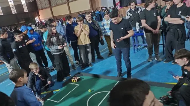 Más de 300 estudiantes participaron de la primera fecha de la Copa Robótica Misiones 4 Estudiante Robótica