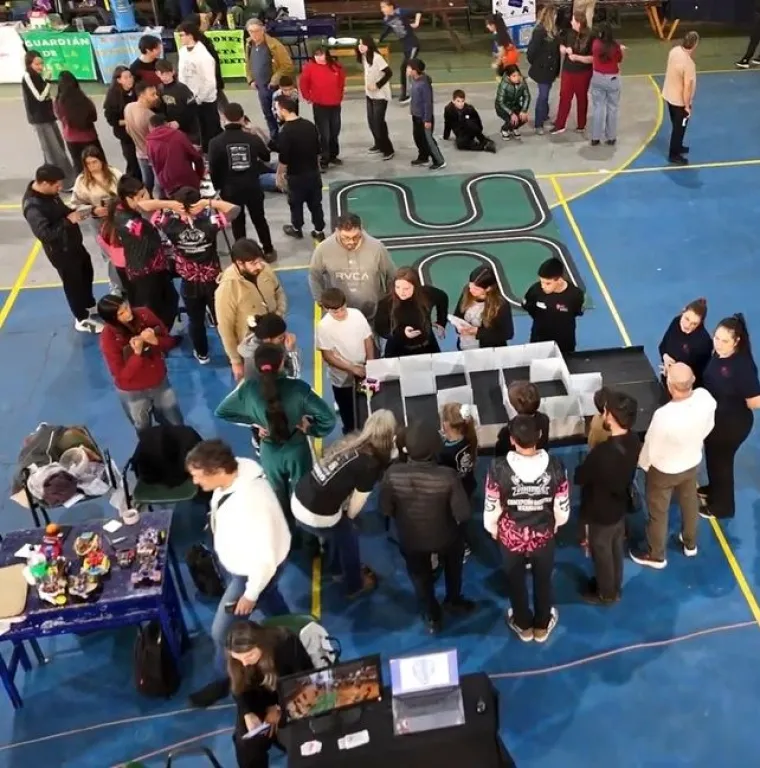 Más de 300 estudiantes participaron de la primera fecha de la Copa Robótica Misiones 2 Estudiante Robótica