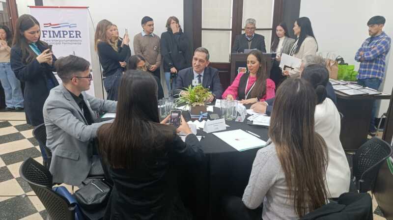 Fernández: “El puente Posadas-Encarnación está construido para cargas dinámicas, no estáticas, porque puede colapsar” 5 FIMPer 3 - 4