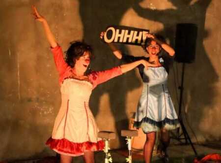 Grisel Gri destacó el poder del teatro para conectar a chicos y grandes en Gurises al Teatro La actriz cordobesa Grisel Gri, integrante de La Dudosa Compañía, habló en Arriba la Radio sobre su participación en el 13° Festival Gurises al Teatro, el poder del teatro para las infancias, su gira por Latinoamérica y el presente del teatro independiente argentino.