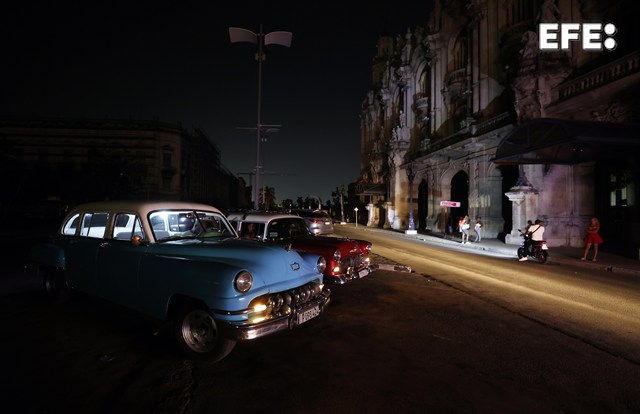 Cuba restableció el servicio eléctrico tras otro apagón masivo 4 HNPGwnlWwAAjvhV - 3