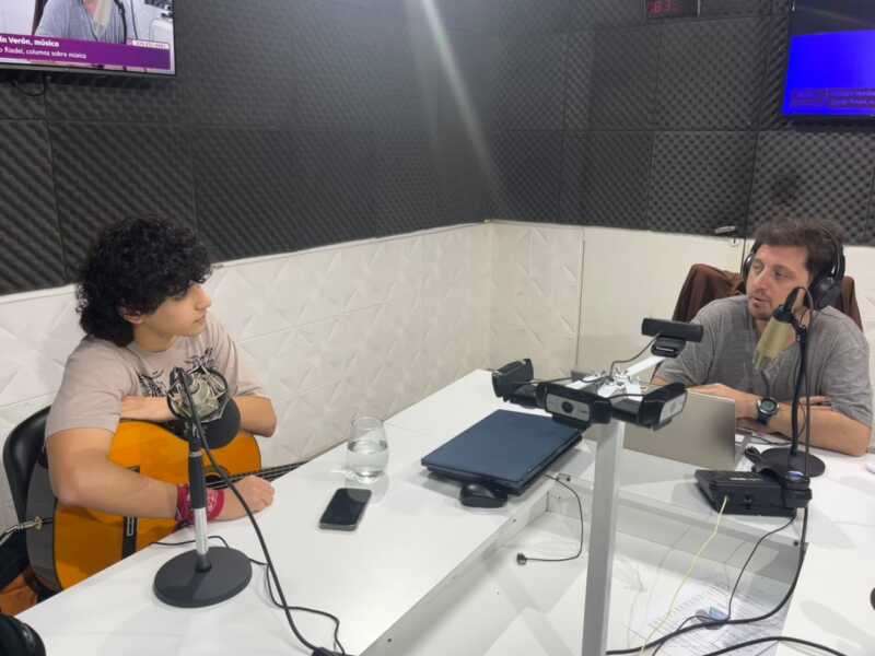Martín Verón: "El arte es mi escudo ante la vida y una formación que no se detiene" 4 Durante su visita a Radio Up, Martín Verón reflexionó sobre la pasión por el arte, la importancia de la formación permanente y el valor de la familia como fuente de inspiración.