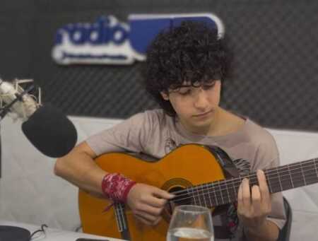 El músico, cantante y actor misionero pasó por Radio Up, donde repasó su presente artístico, habló de sus nuevos proyectos y aseguró que el arte es "su escudo ante la vida".