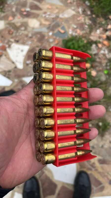 Paraguay: buscaban un celular robado y encontraron drogas, municiones de fusil y a un hombre con orden de captura 3 Un allanamiento en el barrio Chacarita de Asunción por el robo de un celular terminó con el secuestro de drogas, 140 cartuchos de fusil y la detención de un hombre con orden de captura vigente.