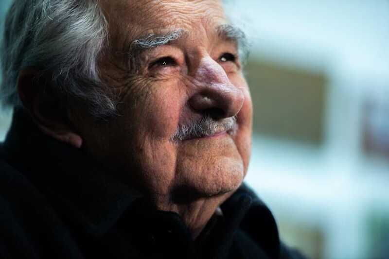 Presentan en Posadas un libro que rescata el pensamiento y la humanidad de Pepe Mujica 5 Pepe Mujica 1 - 4