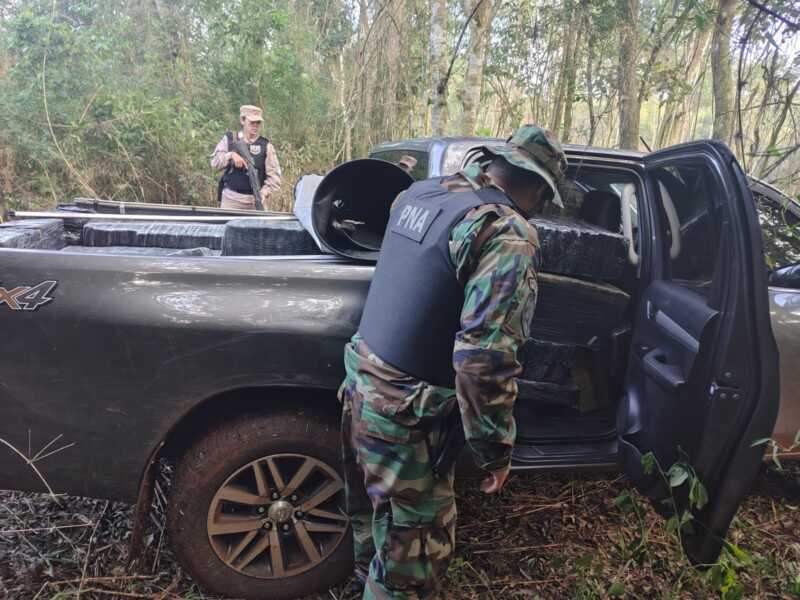 Golpe al narcotráfico en Eldorado: secuestraron casi una tonelada de marihuana valuada en más de $3.700 millones 5 Prefectura 2 - 4