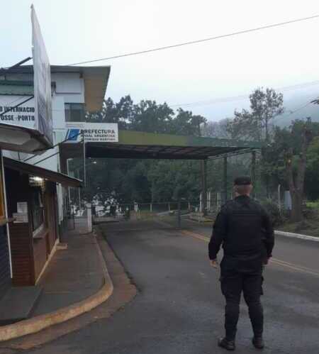Descendió el río Uruguay y quedó habilitado nuevamente el paso fronterizo entre Panambí y Porto Vera Cruz 2 El descenso sostenido del río Uruguay permitió rehabilitar este miércoles los pasos internacionales de Panambí, San Javier y Alba Posse, además de restablecer el tránsito sobre el puente del arroyo Pindaytí.