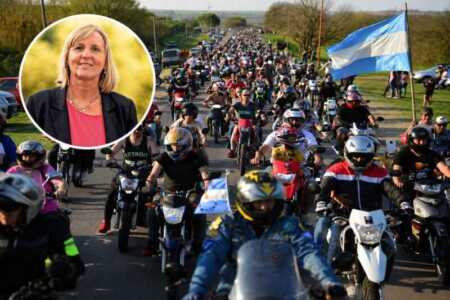 La intendenta María Eugenia Safrán anticipó en Arriba la Radio que el Motoencuentro de Apóstoles reunirá cerca de 3.000 motos, visitantes de Argentina, Brasil y Paraguay, con espectáculos, acrobacias, gastronomía y propuestas turísticas.