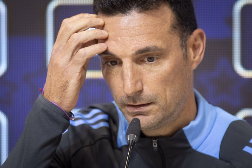 Scaloni: "Lo siento por no haberles podido traer otra copa" 4 Scaloni