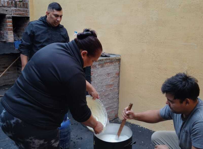 En el barrio Santa Rita organizan chocolateada solidaria: “Es para ayudar a los que más necesitan” 1 Solidaria