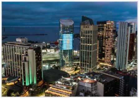 Banco Macro volvió a cubrir la Torre Macro con la bandera argentina más grande del país macro