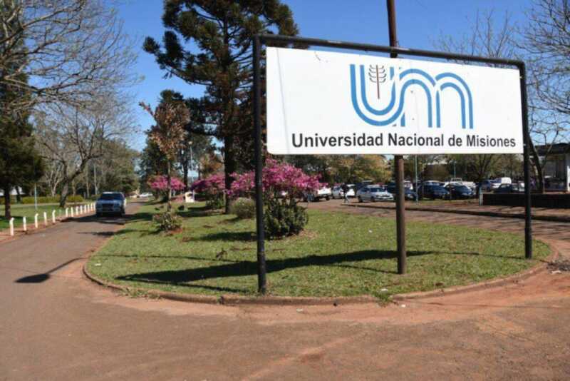 La UNaM busca reducir la deserción estudiantil con reformas académicas y políticas de acompañamiento 2 La crisis económica y las dificultades académicas figuran entre los factores que afectan la permanencia de los estudiantes en la UNaM.