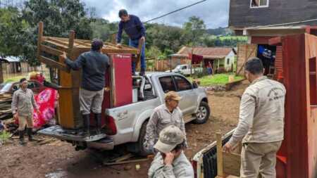 Comenzaron las evacuaciones preventivas en El Soberbio por la crecida del río Uruguay El Comité de Crisis de El Soberbio inició las primeras evacuaciones preventivas ante la crecida del río Uruguay.