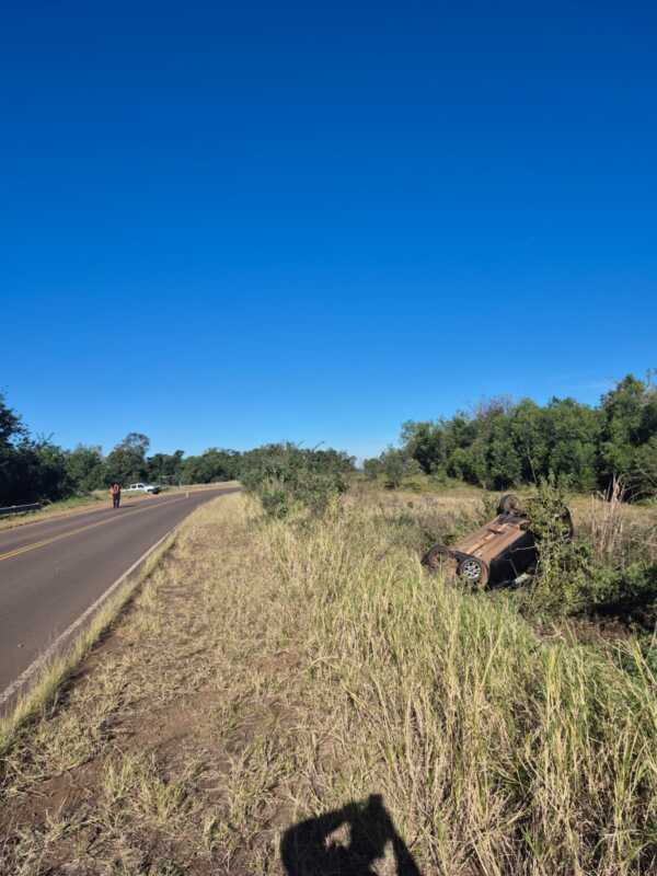 Accidente en la Ruta 3: despistó por el sol y terminó volcando en la banquina