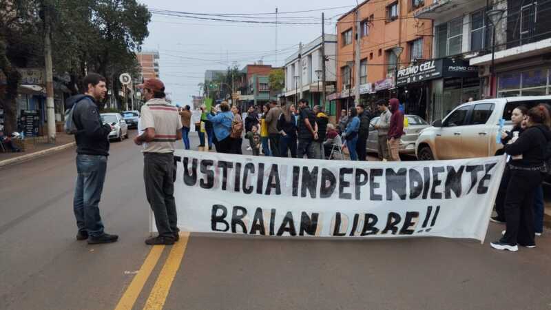 familiares reclamaron la liberacion de Brian M. en Eldorado