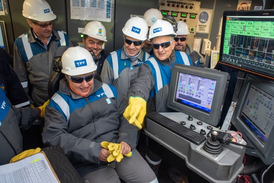 Kristalina Georgieva recorrió Vaca Muerta junto a Caputo y destacó el potencial energético argentino 3 WhatsApp Image 2026 07 28 at 17.55.46 1 - 2