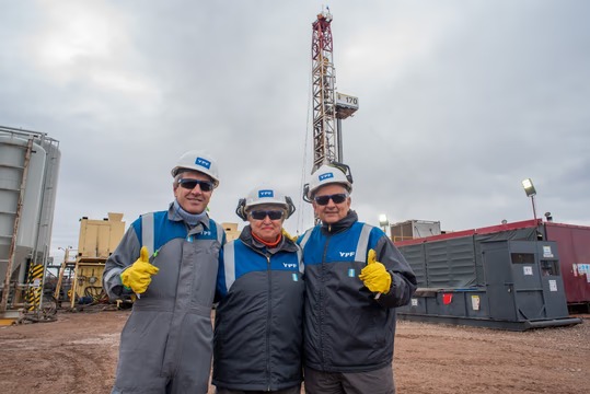 Kristalina Georgieva recorrió Vaca Muerta junto a Caputo y destacó el potencial energético argentino Kristalina Georgieva recorrió Vaca Muerta