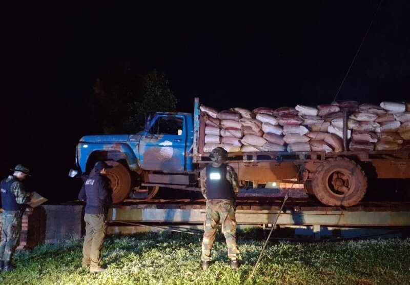 Prefectura secuestró más de 30 toneladas de soja en El Soberbio durante dos allanamientos 3 WhatsApp Image 2026 07 31 at 16.54.34 1 - 2