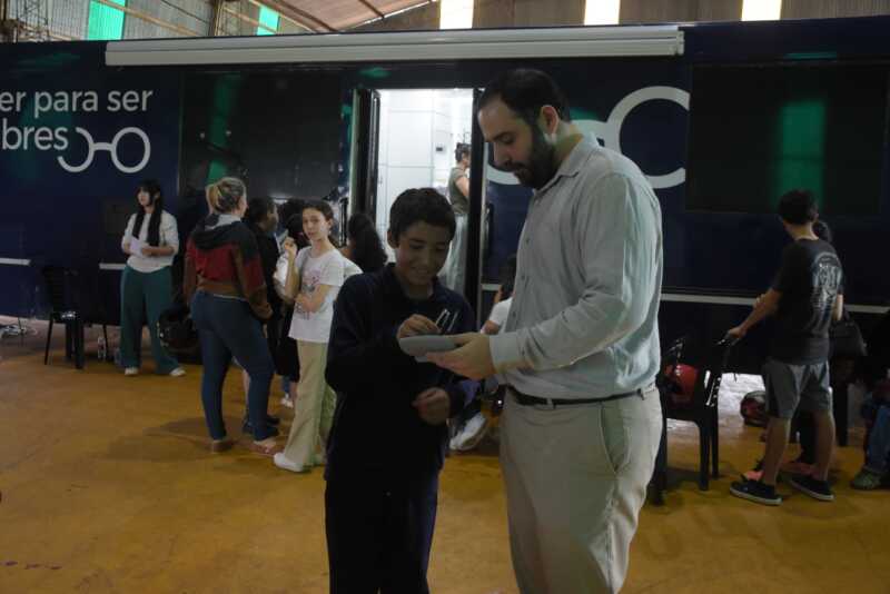 Alem: más de 100 niños y adolescentes recibieron atención oftalmológica en un operativo sin costo 3 alem 1 - 2