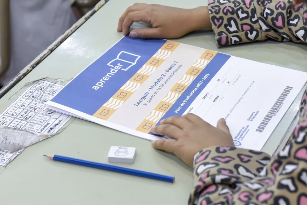 Las Pruebas Aprender 2025 reflejaron una mejora en los desempeños de Lengua y Matemática de los alumnos de sexto grado, con la mayor participación registrada desde la creación de la evaluación nacional.