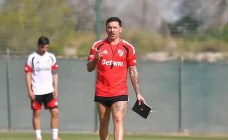 Coudet no podrá dirigir ante Barracas y Ariel Broggi ocupará su lugar en el banco de River 4 Eduardo Coudet cumplirá una fecha de suspensión y no dirigirá a River frente a Barracas Central. Ariel Broggi estará al frente del equipo en el debut del Clausura.