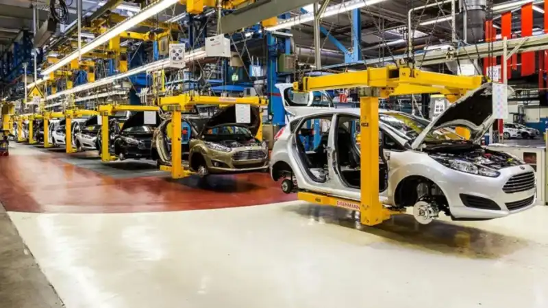 La industria automotriz argentina cerró un semestre en rojo: la producción cayó más del 18% auto