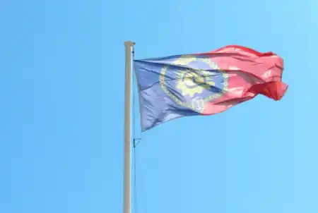 Posadas conmemora el 11° aniversario de su bandera: un símbolo de historia, cultura e identidad fronteriza La Bandera de Posadas fue creada por Gemma Rotela y elegida por votación popular en 2014. Su primer izamiento oficial se realizó el 28 de julio de 2015.