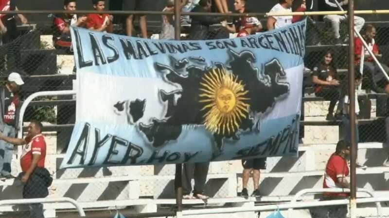 La FIFA prohibió el ingreso de banderas y símbolos sobre Malvinas para la semifinal entre Argentina e Inglaterra FIFA prohibió banderas malvinas